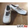 Mint a kpen karcos, de maga a cip nagyon j llapotban van. A karcokat hibajavtval el lehet tntetni. Otthonra, farsangra, javts utn (pr szz forint) visszanyerheti eredeti fnyt. mrka:Bobbi Shoes mret:27 kls talphossz: 18cm bels talphossz: 17cm PTK:500 GRAMMIG KATEGRIA (becslt postai dj. Pontosat mrs utn tudok ) Szemlyes tvtel Budapesten, Budakeszin lehetsges SZEKRNYRTS! !! Nzz krl nlam , Sok portkt raktam fel! folt/szakadsmente s . Fstmentes, llatszr mentes otthonbl . Ha tbb dolgot vsrolsz, ssze tudjuk vrni s egy postakltsggel kldm . 10 db ruha , hasznlt jtk , knyv vsrlsa esetn a vgsszegbl 20% kedvezmnyt adok ! !! !! !! !!