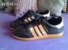 Adidas Universal cip 41 es j fekete arany unisex